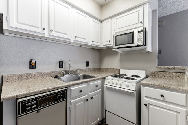 Foto del edificio - 1704 Baird Farm Cir