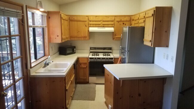 Building Photo - For rent:  2 bedroom, 1 bath house