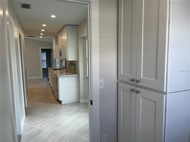Building Photo - 6310 Rosewood Dr