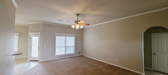 Building Photo - 3-bed + Office 2-bath Over 1800 sq ft! VER...