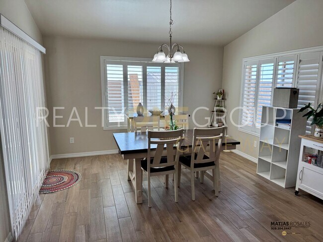Building Photo - Enjoy those Arizona Sunset in this Three B...