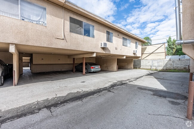 Aparcamiento - AJ Apartments