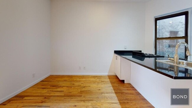 Foto del edificio - 335 E 92nd St