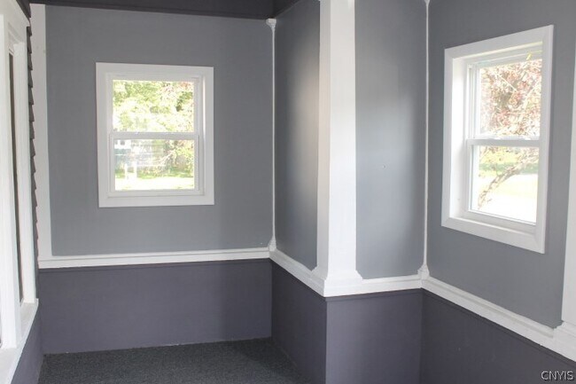 Foto del edificio - 375 Pawling St