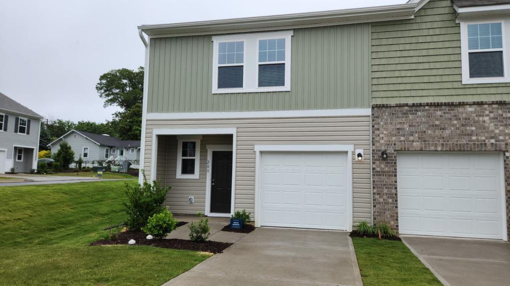 Foto principal - 2600 Westell Wy