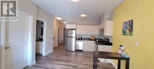 Building Photo - 501 Frontenac St