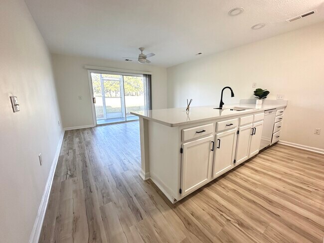 Building Photo - 581 Blue River Ct