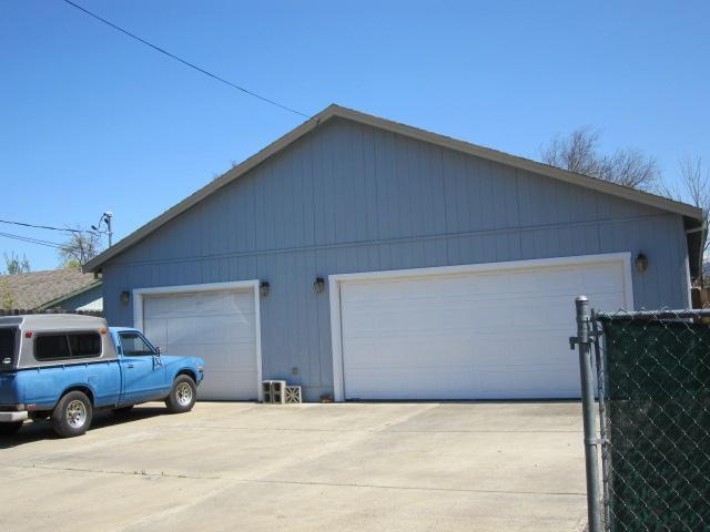 Building Photo - 33 Rose Ave