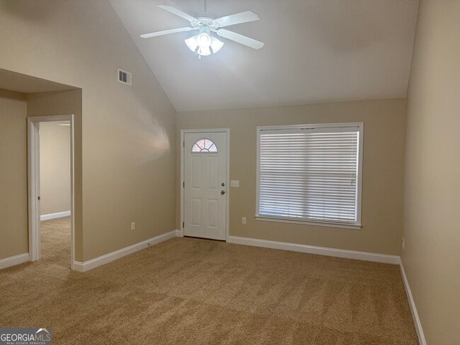 Foto del edificio - 112 Lakeview Commons Dr