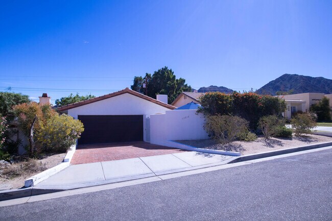 Building Photo - 52810 Avenida Herrera