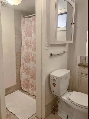 Baño - 1521 G St