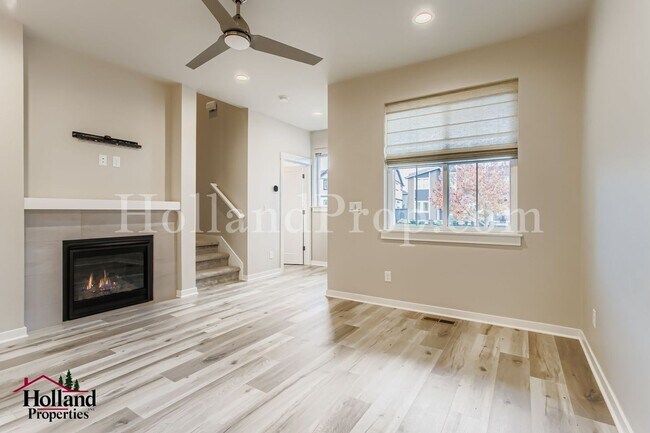 Foto del edificio - **Price drop: $2395 + $150.00 off for your first 3 months**- Lovely 3 bedroom home in Hillsboro