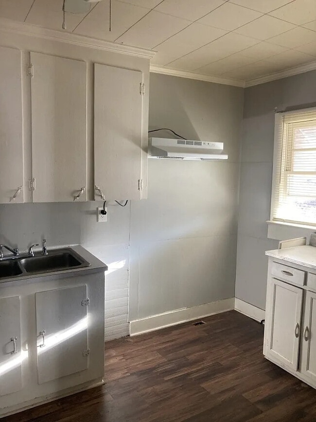 Building Photo - 2 bedroom 1 bathroom