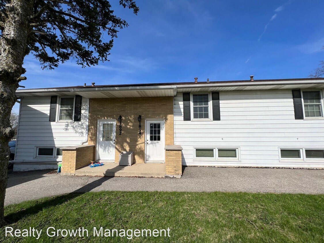 Foto principal - 3 br, 1 bath House - 1894 20th St NW