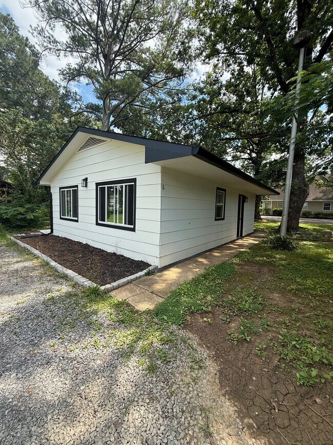 Building Photo - 1022 Givens Rd