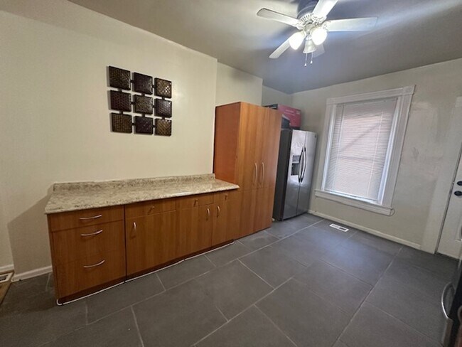 Building Photo - Beautiful 3 Bedroom, 1 Bath home in East B...