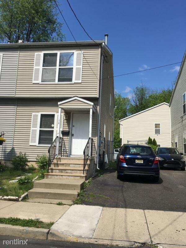 Primary Photo - 3 br, 1.5 bath House - 34 Volk St