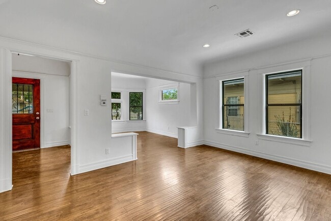 Foto del edificio - 1492 W 28th St