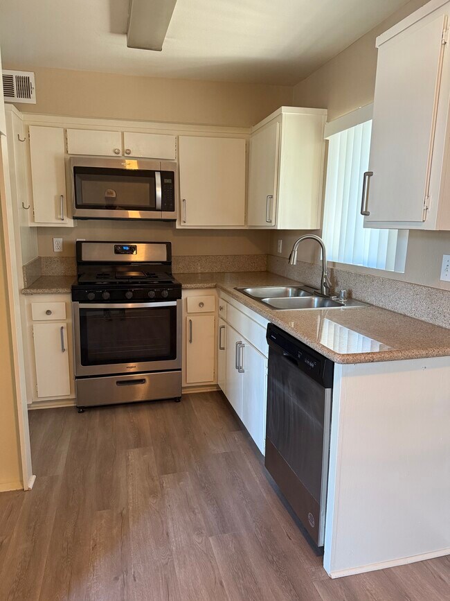 Foto del edificio - 4820 Coldwater Canyon Ave