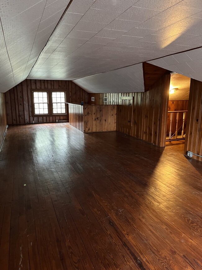 Building Photo - 1120 Lockwood Ave