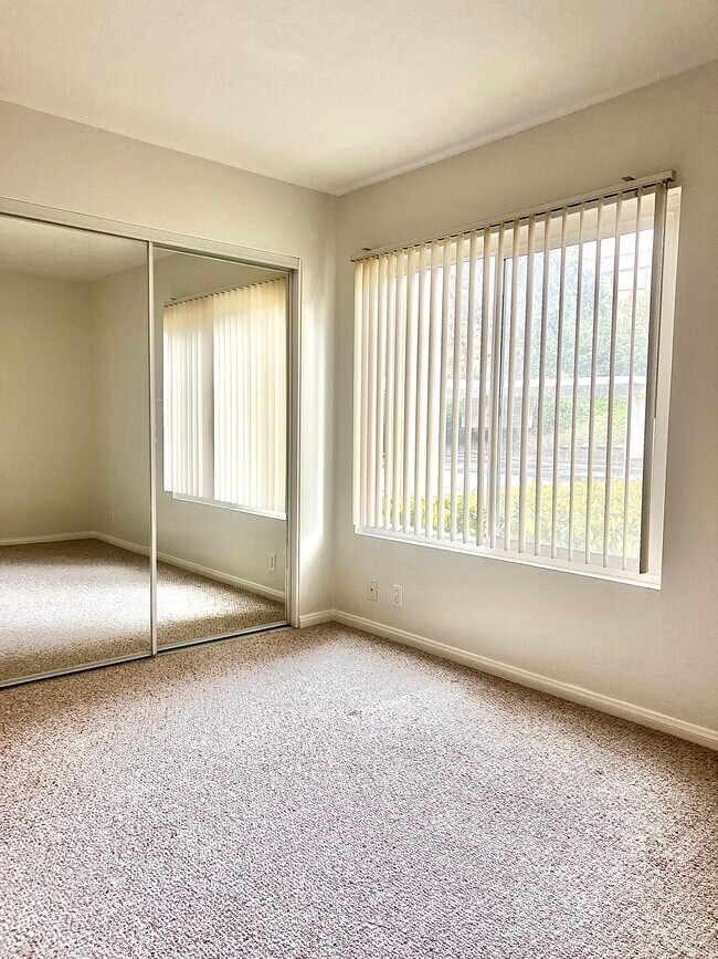 Building Photo - 4085 Rosenda Ct