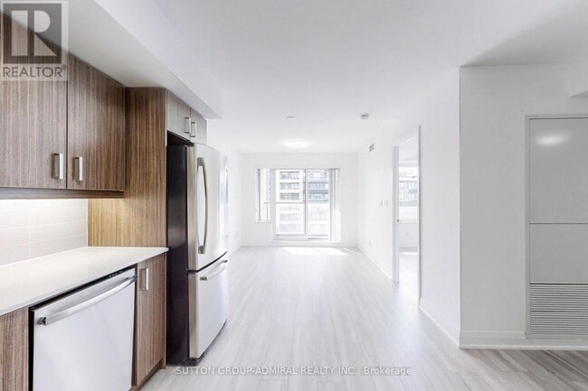 Building Photo - 18 Uptown Dr