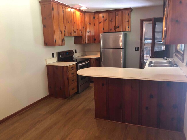 Building Photo - 508 McKellar Dr