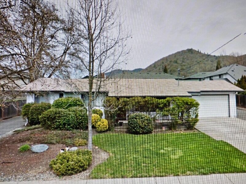 1836 NE Fairview Ave, Grants Pass, OR 97526 House Rental in Grants