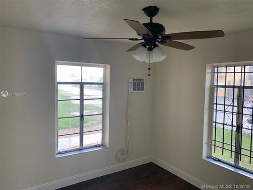 Building Photo - 7525 NE Miami Ct