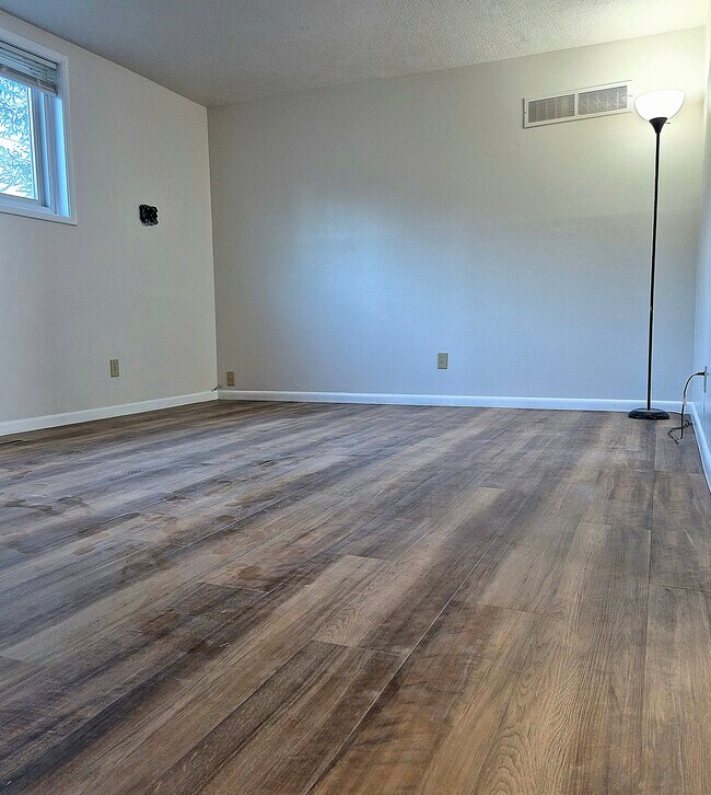 Foto del edificio - 615 Crestview Ave