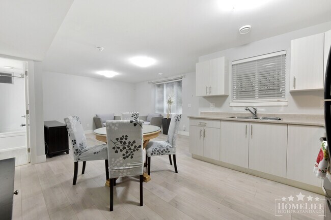 Photo du bâtiment - Bright & Comfortable 1 Bedroom 1 Bathroom Basement Suite for Rent – Newton, Surrey