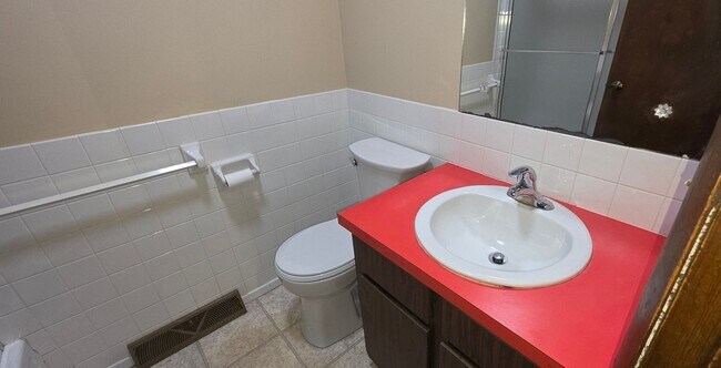 Foto del edificio - 2 Bedroom house! Great Location! $910