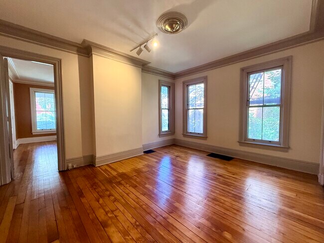 Building Photo - 2622 Moorman Ave