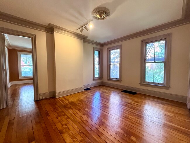Building Photo - 2622 Moorman Ave