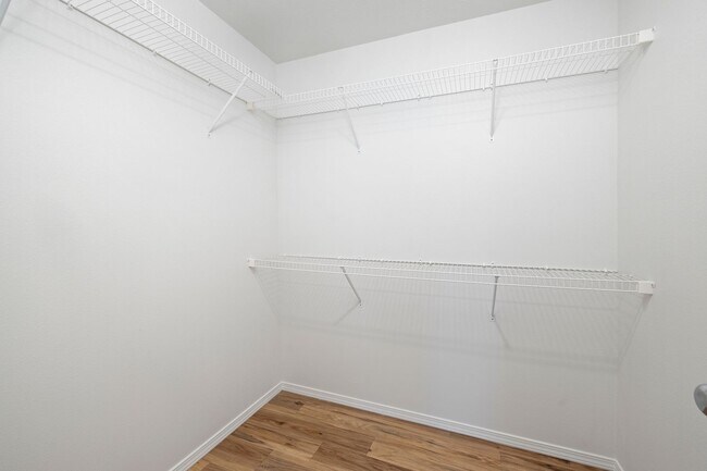 Building Photo - Newly built 4 bedroom-Westbury Gardens!
