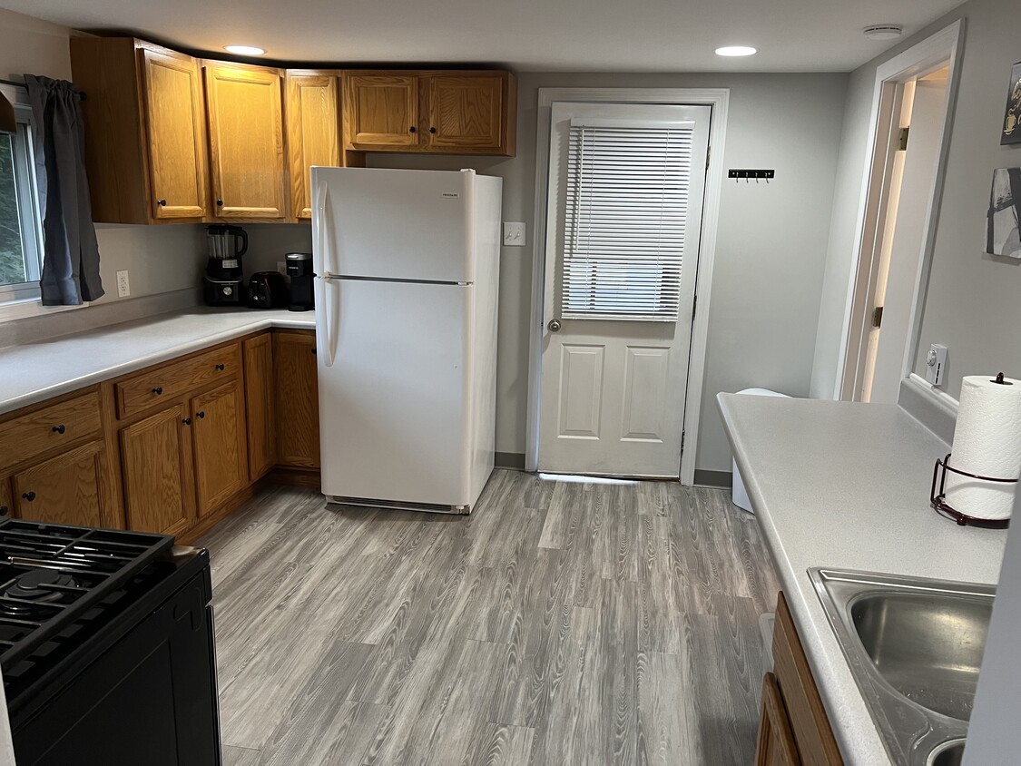 Primary Photo - 14 1st St