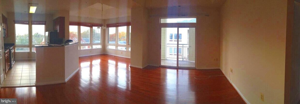 Building Photo - 801 S Greenbrier St