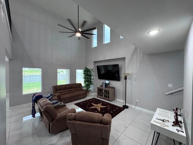 Foto del edificio - 3012 Clydesdale Dr
