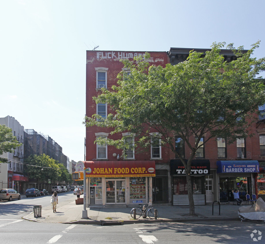 Foto del edificio - 179 Graham Ave