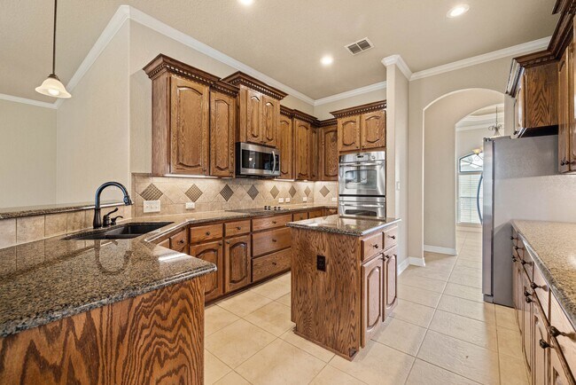 Building Photo - 6411 Jovana Dr