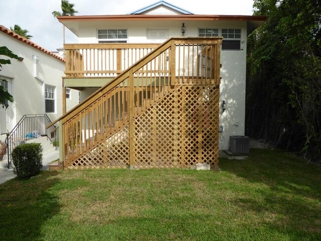 Building Photo - 310 Almeria Rd