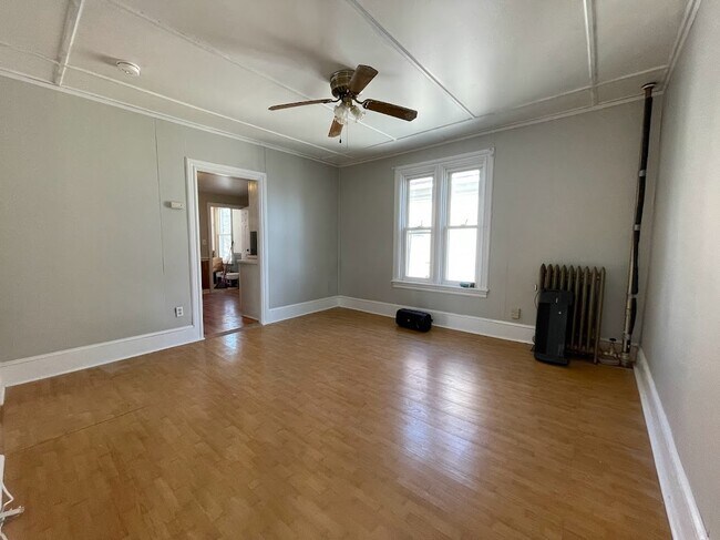 Flex Area/Nook - 85 Bank St