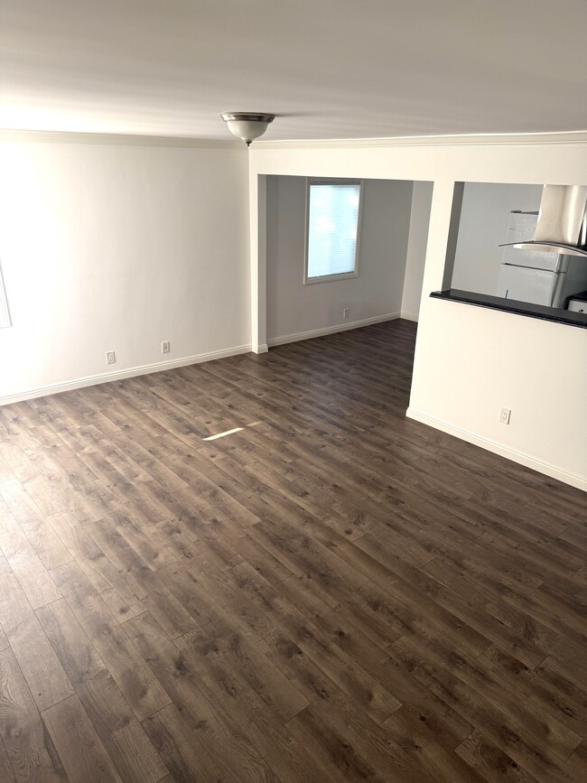 Building Photo - 404 Illinois St