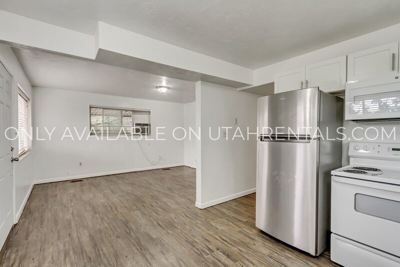 Photo - 398 W State St