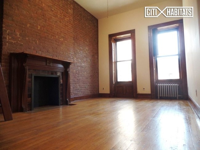 Building Photo - 122 W 74th St