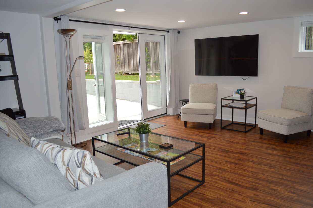 Living room and entry - 919 NW 97th St
