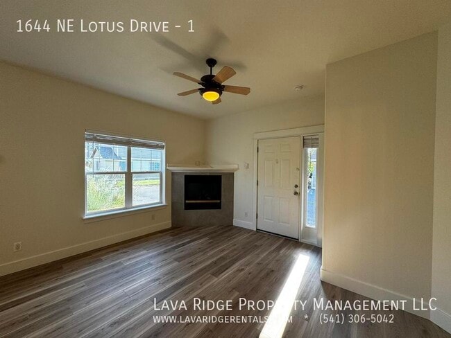 Building Photo - 1644 NE Lotus Dr