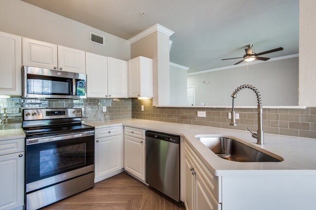 Building Photo - The Lyndon