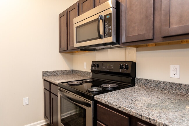 2BR,2BA - Hyde Glen