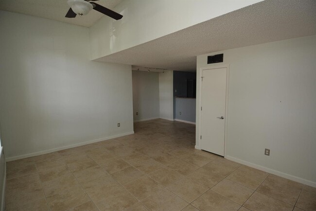 Building Photo - 1285 Crystal Way